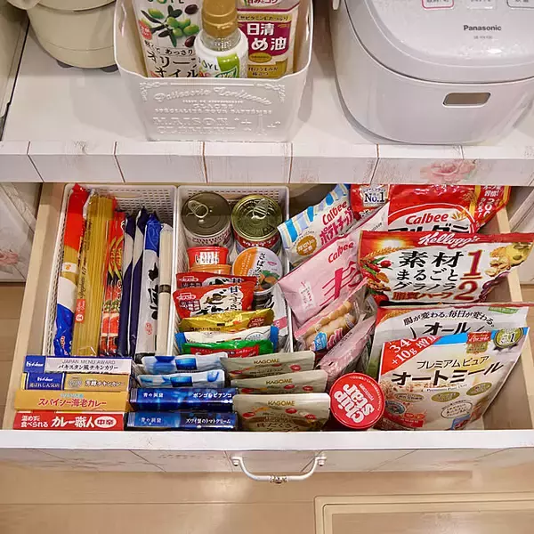 「見やすく使いやすい工夫がたくさん！管理上手になれる食品・飲料の収納実例10選」の画像