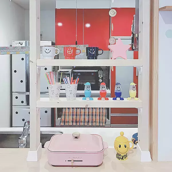 「カラフルなインテリアで気持ちを明るく！色鮮やかなお部屋のコーディネート」の画像