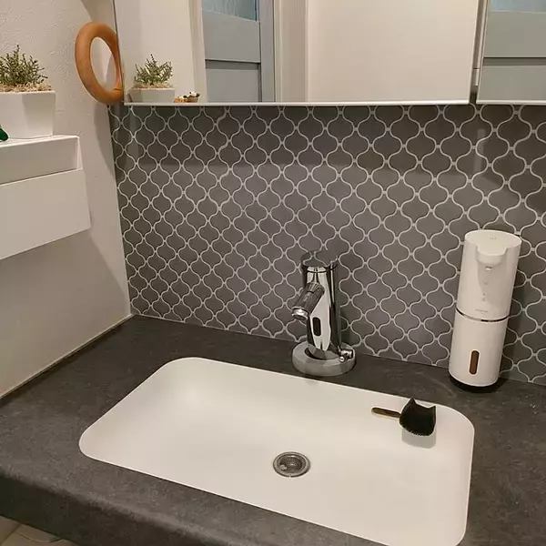 「掃除しなくてもキレイが続く！掃除の回数と手間を減らす汚れ防止策6選」の画像