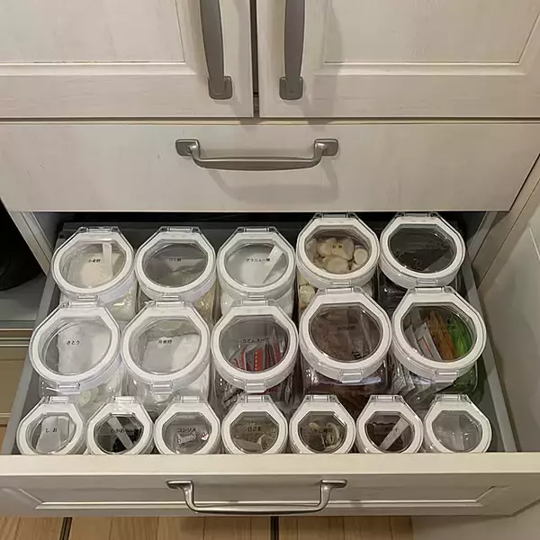 「食品から調理道具まですっきり整う！ニトリのキッチン収納アイテム10選」の画像