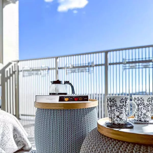 「いつものごはんをベランダで。外で食べるだけで、こんなに楽しい！」の画像