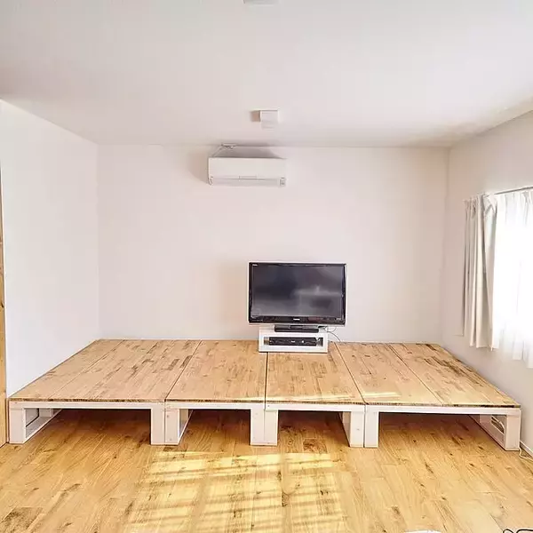 「自分で好きなインテリアを作るのが楽しい！リビングを変身させるDIY」の画像