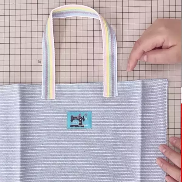 「「ランチョンマットをサッと縫うだけでできるミニバッグ」 by me-koさん」の画像