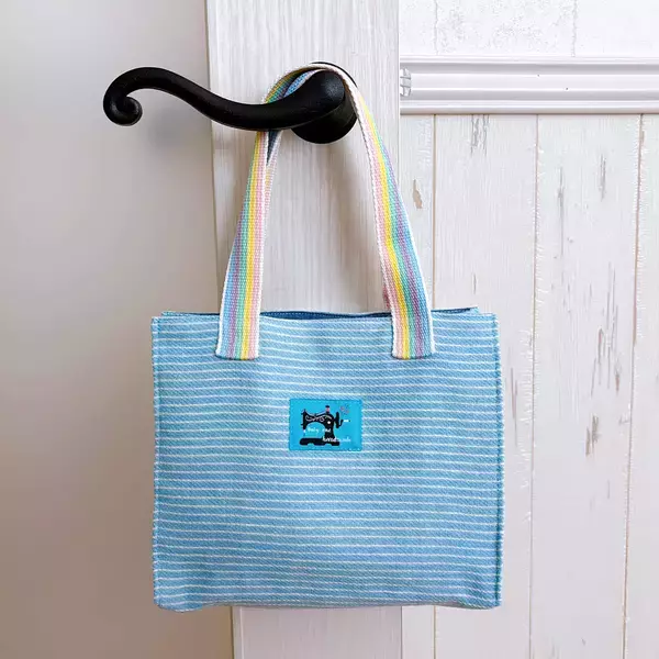 「「ランチョンマットをサッと縫うだけでできるミニバッグ」 by me-koさん」の画像