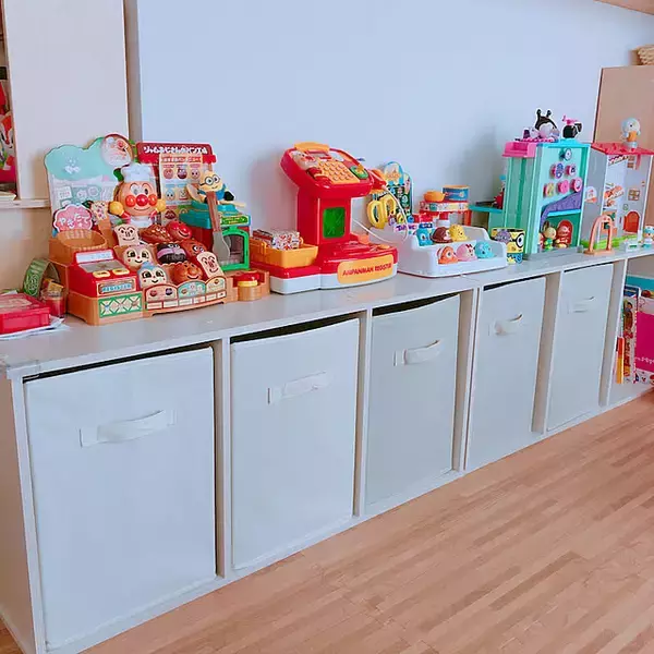 「置き方を変えるだけで使い道がさらに広がる！カラーボックスを横置きして使う方法」の画像