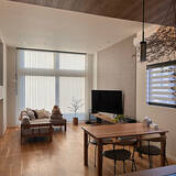 「開放的で広々とした空間にしたい方必見！配色や家具選びなどを工夫した、お部屋を広く見せるアイデア10選」の画像1