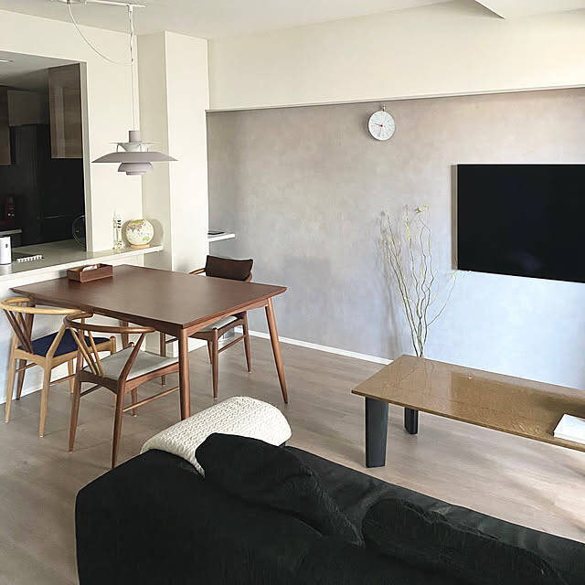 開放的で広々とした空間にしたい方必見！配色や家具選びなどを工夫した、お部屋を広く見せるアイデア10選