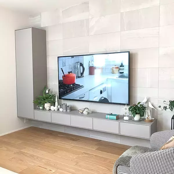 「開放的で広々とした空間にしたい方必見！配色や家具選びなどを工夫した、お部屋を広く見せるアイデア10選」の画像