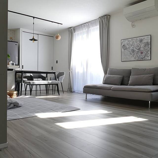 開放的で広々とした空間にしたい方必見！配色や家具選びなどを工夫した、お部屋を広く見せるアイデア10選