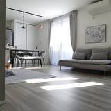 「開放的で広々とした空間にしたい方必見！配色や家具選びなどを工夫した、お部屋を広く見せるアイデア10選」の画像6