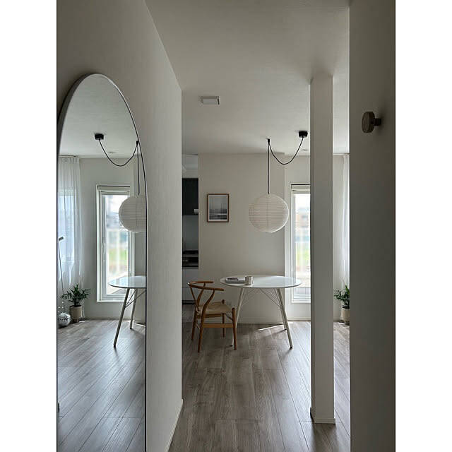 開放的で広々とした空間にしたい方必見！配色や家具選びなどを工夫した、お部屋を広く見せるアイデア10選