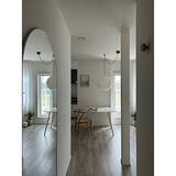 「開放的で広々とした空間にしたい方必見！配色や家具選びなどを工夫した、お部屋を広く見せるアイデア10選」の画像9