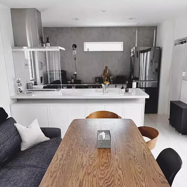 「組み合わせ自由なキャビネット、IKEAのEKET（エーケト）を使った実例6選」の画像