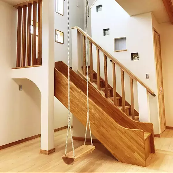 「子どもも大人も大満足！安全で快適に過ごせるリビング作りのコツ」の画像