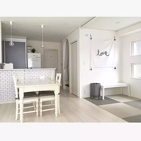 「子どもも大人も大満足！安全で快適に過ごせるリビング作りのコツ」の画像