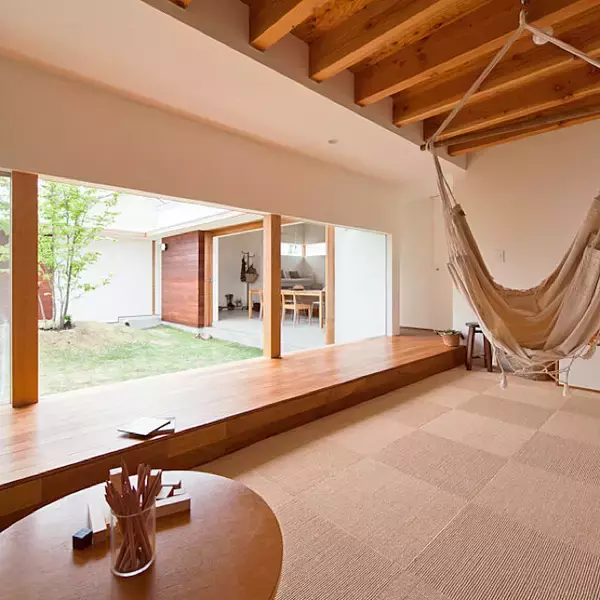 「子どもも大人も大満足！安全で快適に過ごせるリビング作りのコツ」の画像