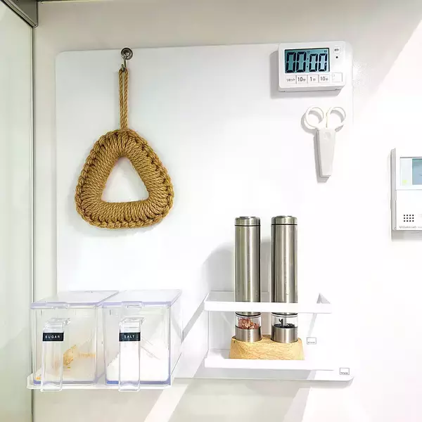 「出しっぱなしのすっきり化が叶う、マグネットラック」 by bonitaさん