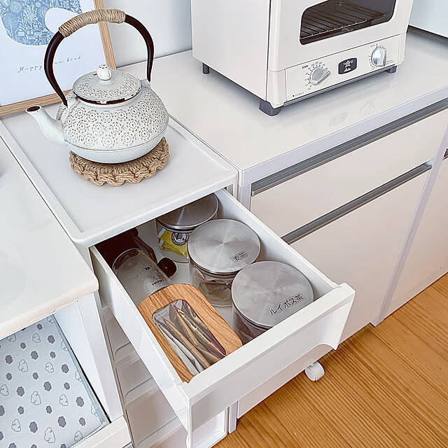 隠したい派も見せたい派も注目。ティータイムがもっと好きになるお茶セットの置き方アイデア