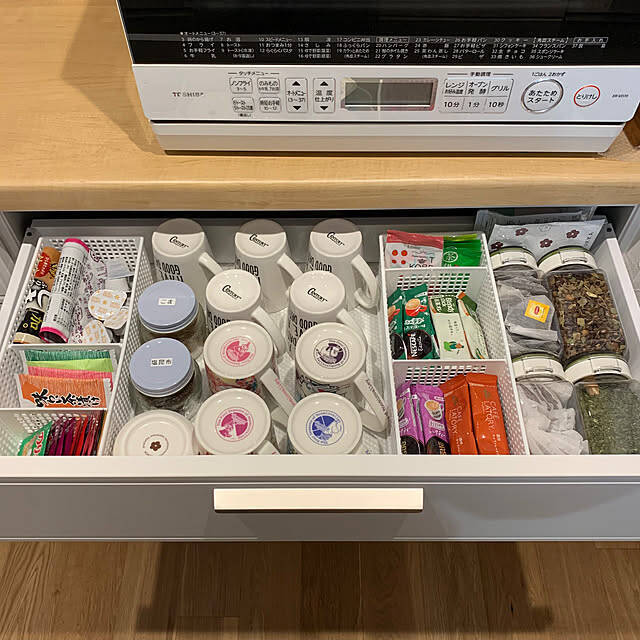 隠したい派も見せたい派も注目。ティータイムがもっと好きになるお茶セットの置き方アイデア