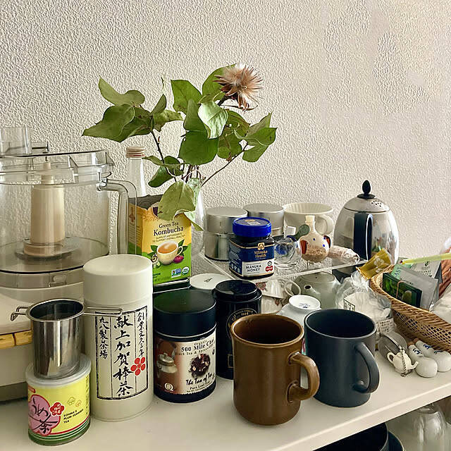 隠したい派も見せたい派も注目。ティータイムがもっと好きになるお茶セットの置き方アイデア