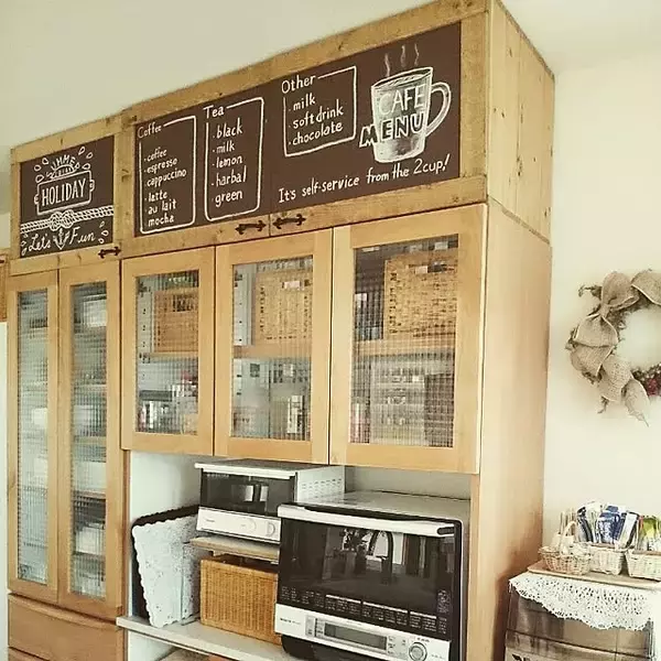 「既存の家具にプラスするアイデアも！参考にしたい収納棚を追加する工夫集」の画像