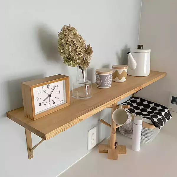 「既存の家具にプラスするアイデアも！参考にしたい収納棚を追加する工夫集」の画像