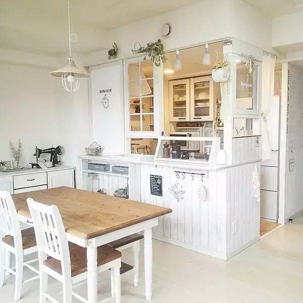 「自分好みのインテリア作りに挑戦！ダイニングのDIY実例集」の画像