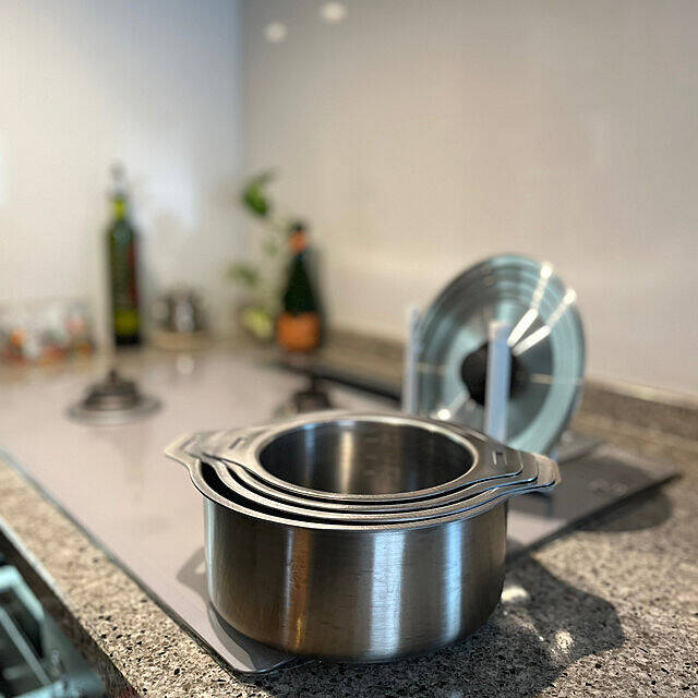 お部屋の統一感もアップ♪積み重ねてキレイに収まるスタッキングアイテム