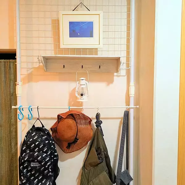 「定位置を決めて置きっぱなしを卒業！動線や使い勝手を意識した、日常使いのリュックの置き場所10選」の画像