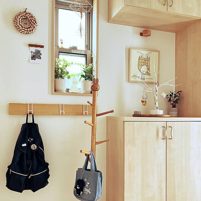 定位置を決めて置きっぱなしを卒業！動線や使い勝手を意識した、日常使いのリュックの置き場所10選