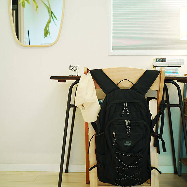 定位置を決めて置きっぱなしを卒業！動線や使い勝手を意識した、日常使いのリュックの置き場所10選