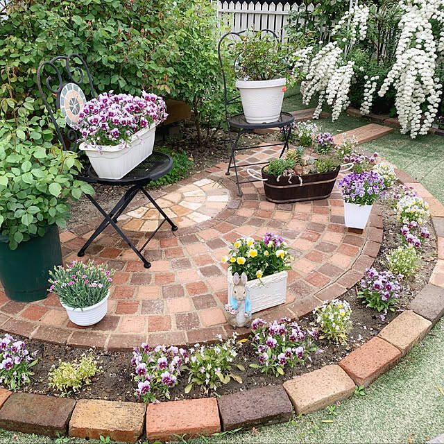 お庭ではもちろん室内でも活用できる！ナチュラル感が魅力のレンガDIY