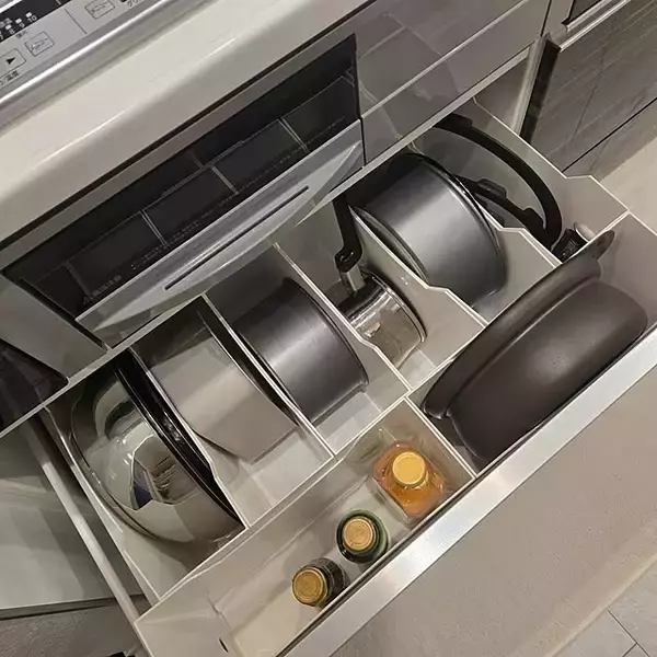 「限られたスペースをかしこく使って♪お料理のマストアイテム「鍋」の収納アイデア6選」の画像