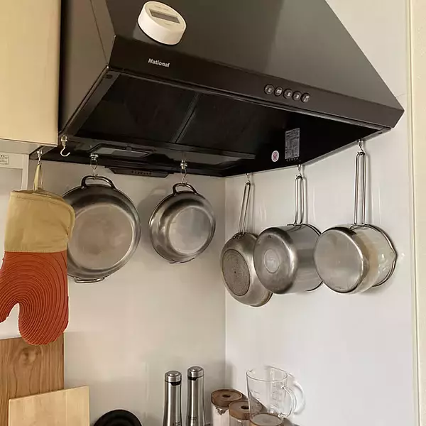 「限られたスペースをかしこく使って♪お料理のマストアイテム「鍋」の収納アイデア6選」の画像