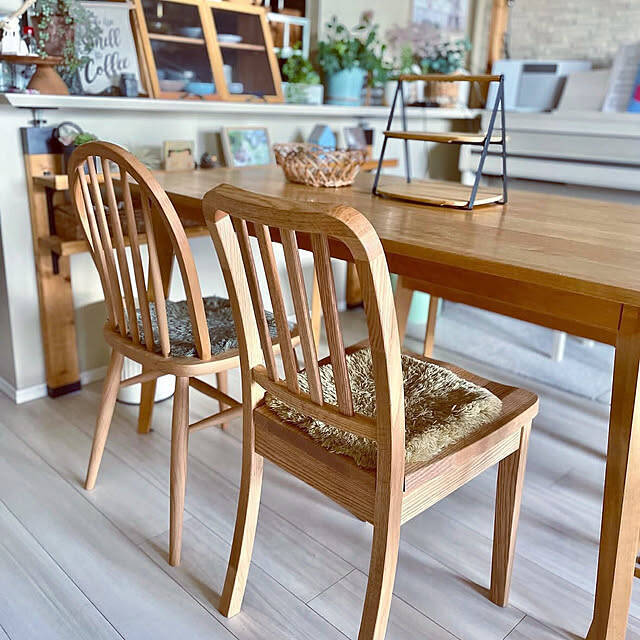 木材の経年変化を楽しめる！シンプルで洗練されたモモナチュラルの家具6選