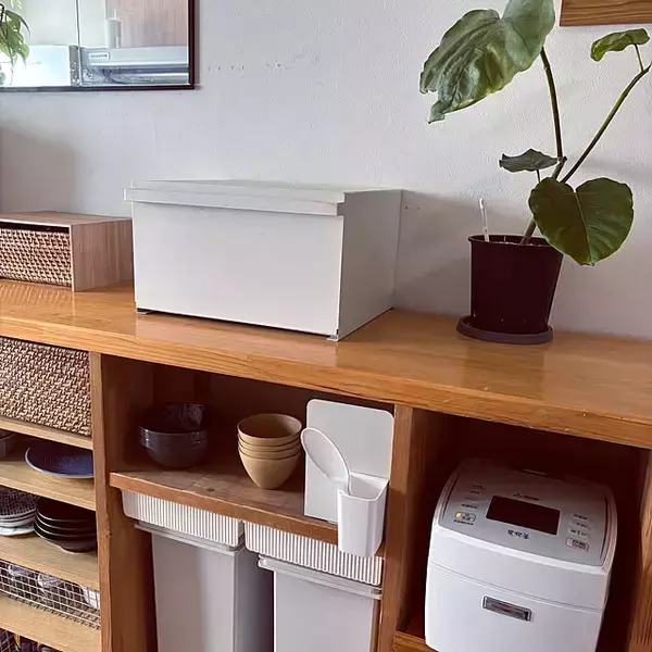 「暮らしを彩る山崎実業の生活実用品！モダンでスタイリッシュなtowerのブレッドケース」の画像