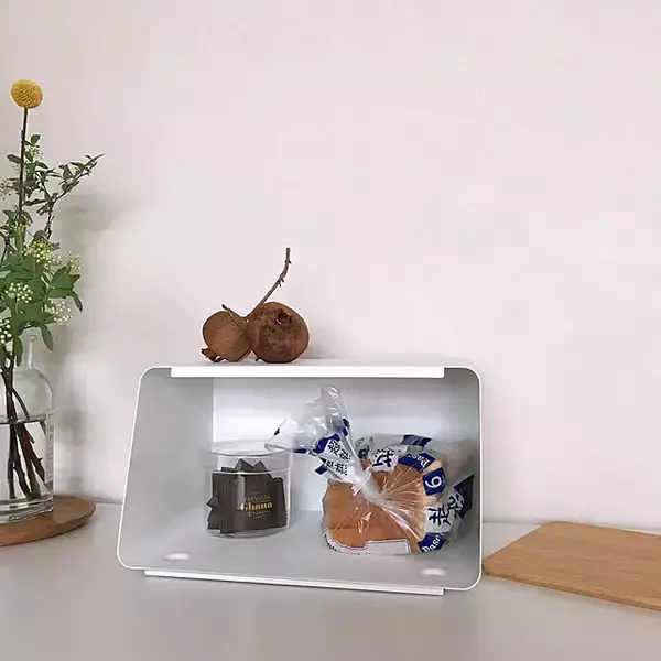 「暮らしを彩る山崎実業の生活実用品！モダンでスタイリッシュなtowerのブレッドケース」の画像