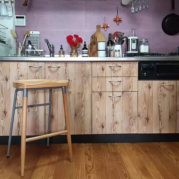 「ほっとひといきつく時間を作る☆キッチンにあるといいスツール」の画像