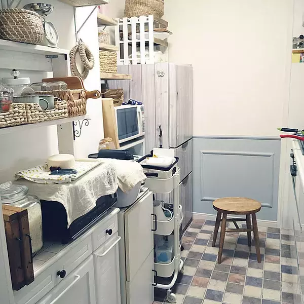 「ほっとひといきつく時間を作る☆キッチンにあるといいスツール」の画像