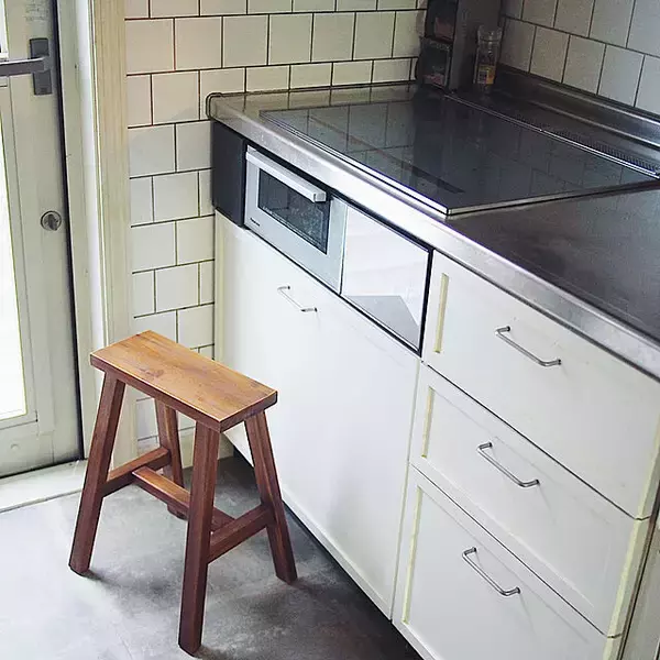 「ほっとひといきつく時間を作る☆キッチンにあるといいスツール」の画像