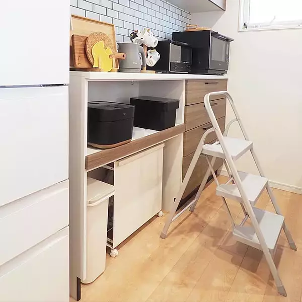 「ほっとひといきつく時間を作る☆キッチンにあるといいスツール」の画像