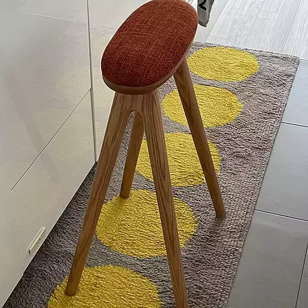 「ほっとひといきつく時間を作る☆キッチンにあるといいスツール」の画像