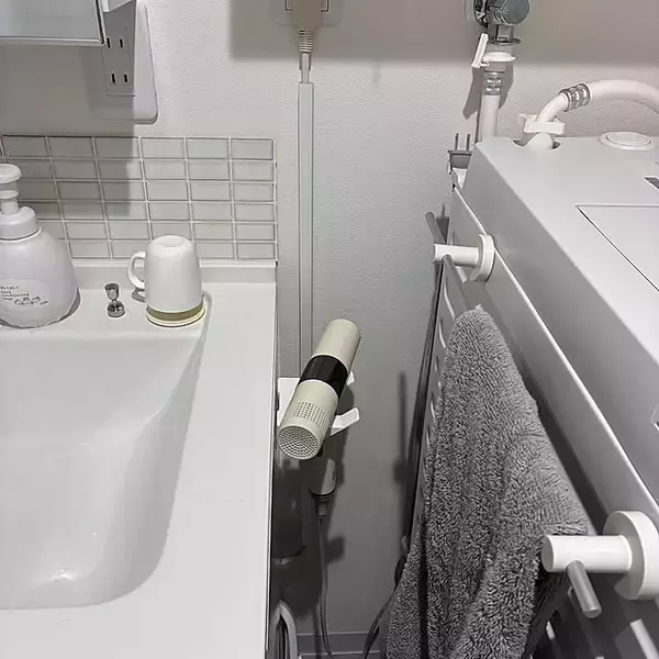 「すっきりと使いやすい空間づくり♪セリアのアイテムを使った洗面台収納のアイデア6選」の画像