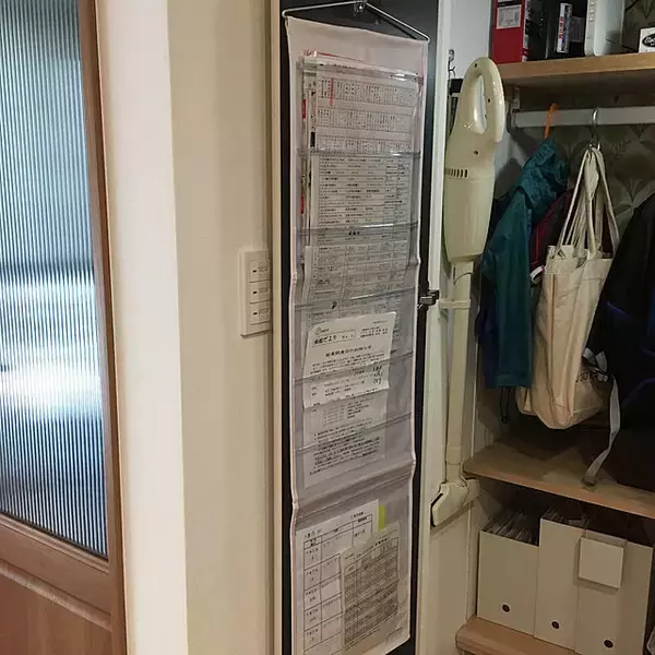 「必要なときにすぐ確認できる！学校や園の「おたより&書類」収納アイデア」の画像