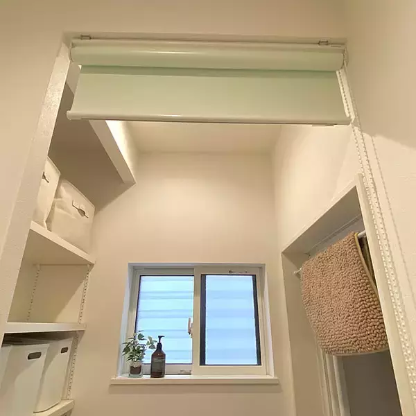 「いろんな使い方で暮らしやすさアップ！ロールカーテンの便利でかしこい活用法6選」の画像