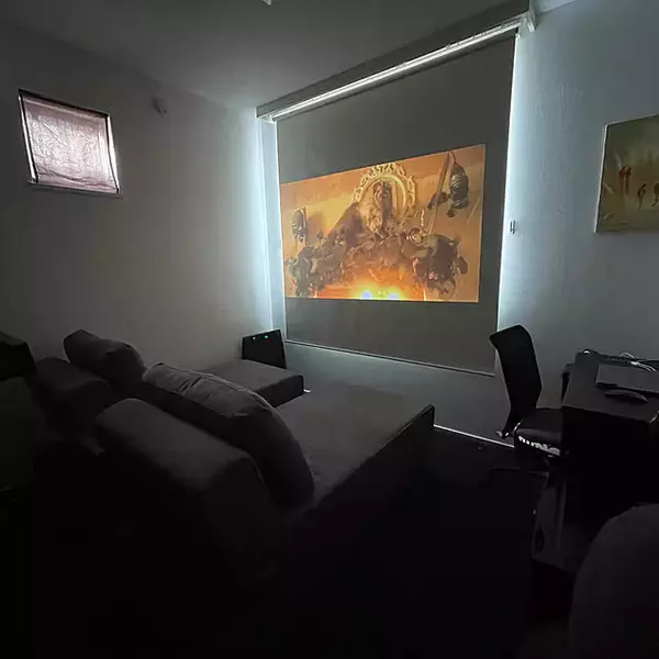 「いろんな使い方で暮らしやすさアップ！ロールカーテンの便利でかしこい活用法6選」の画像