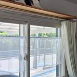 「お部屋をぱっとイメージチェンジ！バリエーション豊富なダイソーのカフェカーテン6選」の画像2