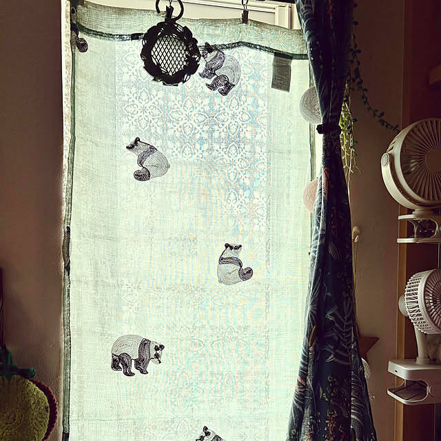 お部屋をぱっとイメージチェンジ！バリエーション豊富なダイソーのカフェカーテン6選