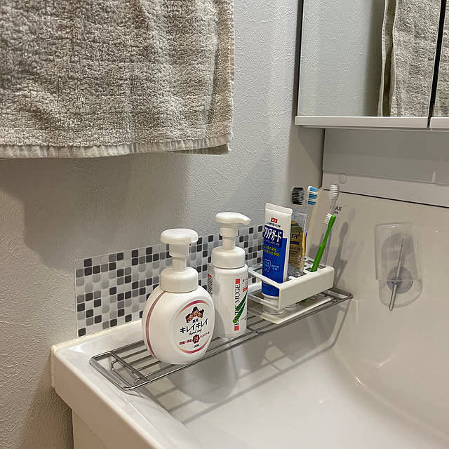浮かせる収納＆お手入れアイテムが充実♪セリアでつくる気持ちのいい洗面所