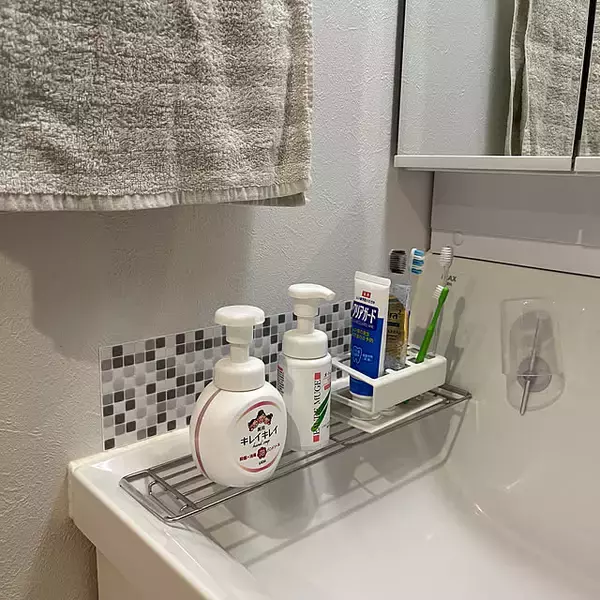 「浮かせる収納＆お手入れアイテムが充実♪セリアでつくる気持ちのいい洗面所」の画像
